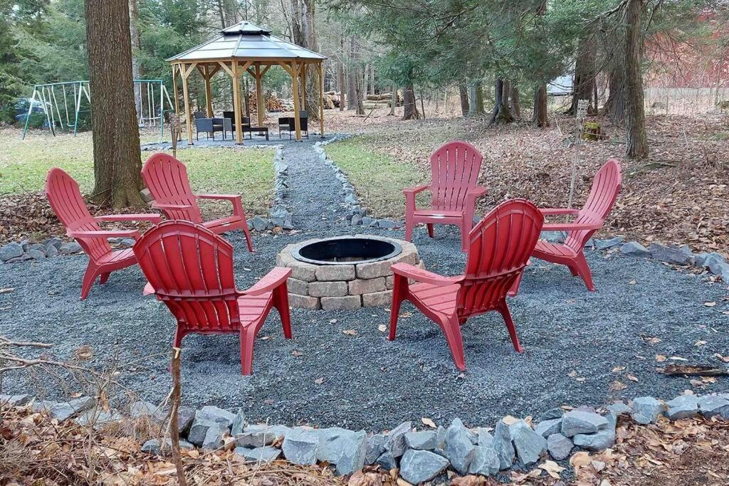 | Charming 5 Bedroom Residential Home w/Lots of fun