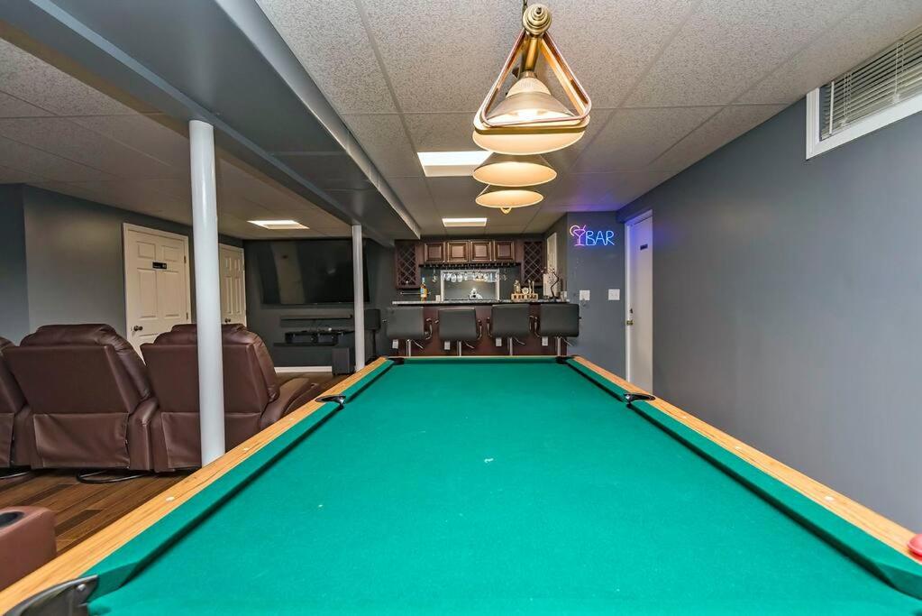| Charming 5 Bedroom Residential Home w/Lots of fun