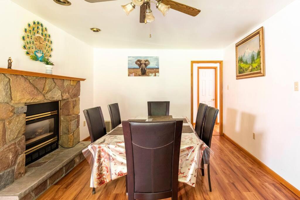 | Charming 5 Bedroom Residential Home w/Lots of fun