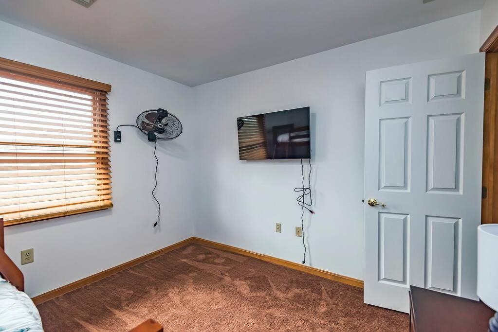 | Charming 5 Bedroom Residential Home w/Lots of fun