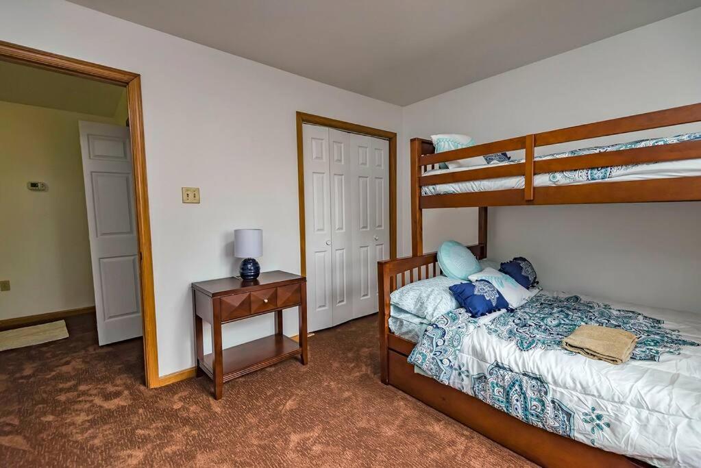 | Charming 5 Bedroom Residential Home w/Lots of fun