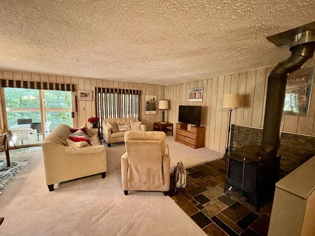 | The Hidden Spruce Chalet