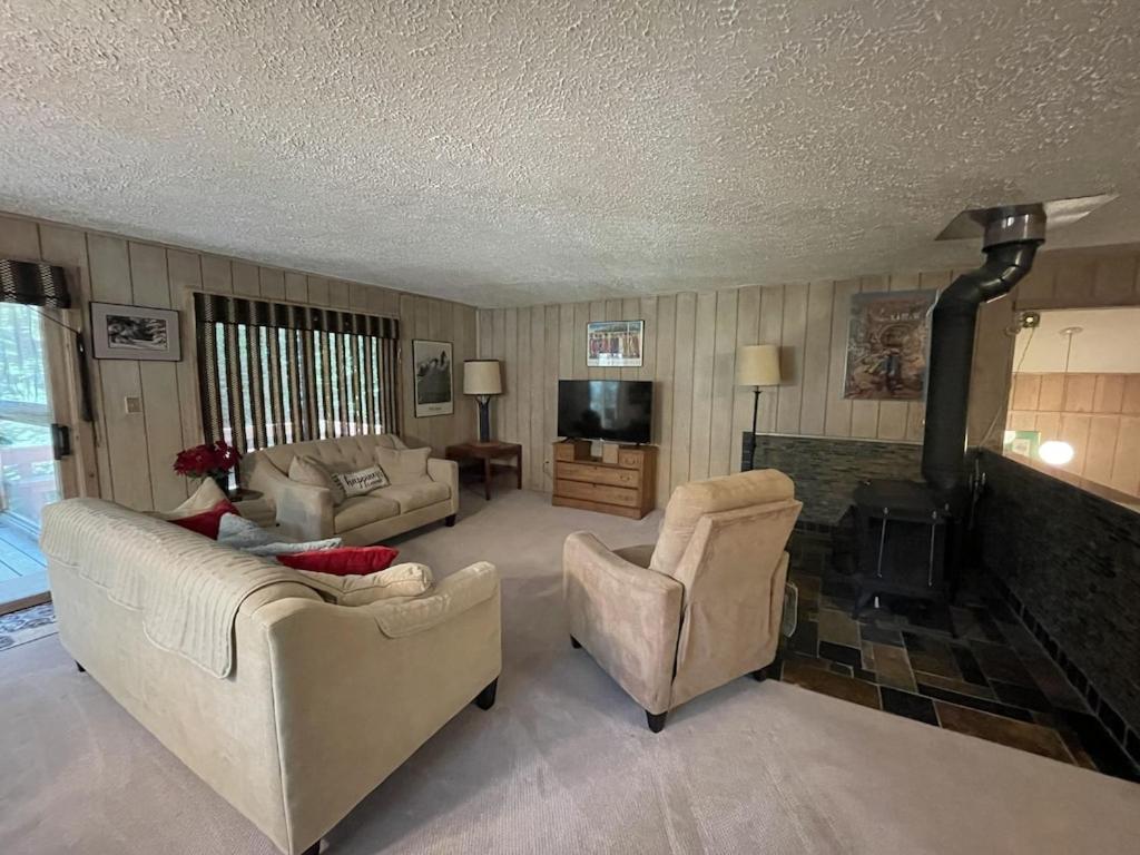 | The Hidden Spruce Chalet