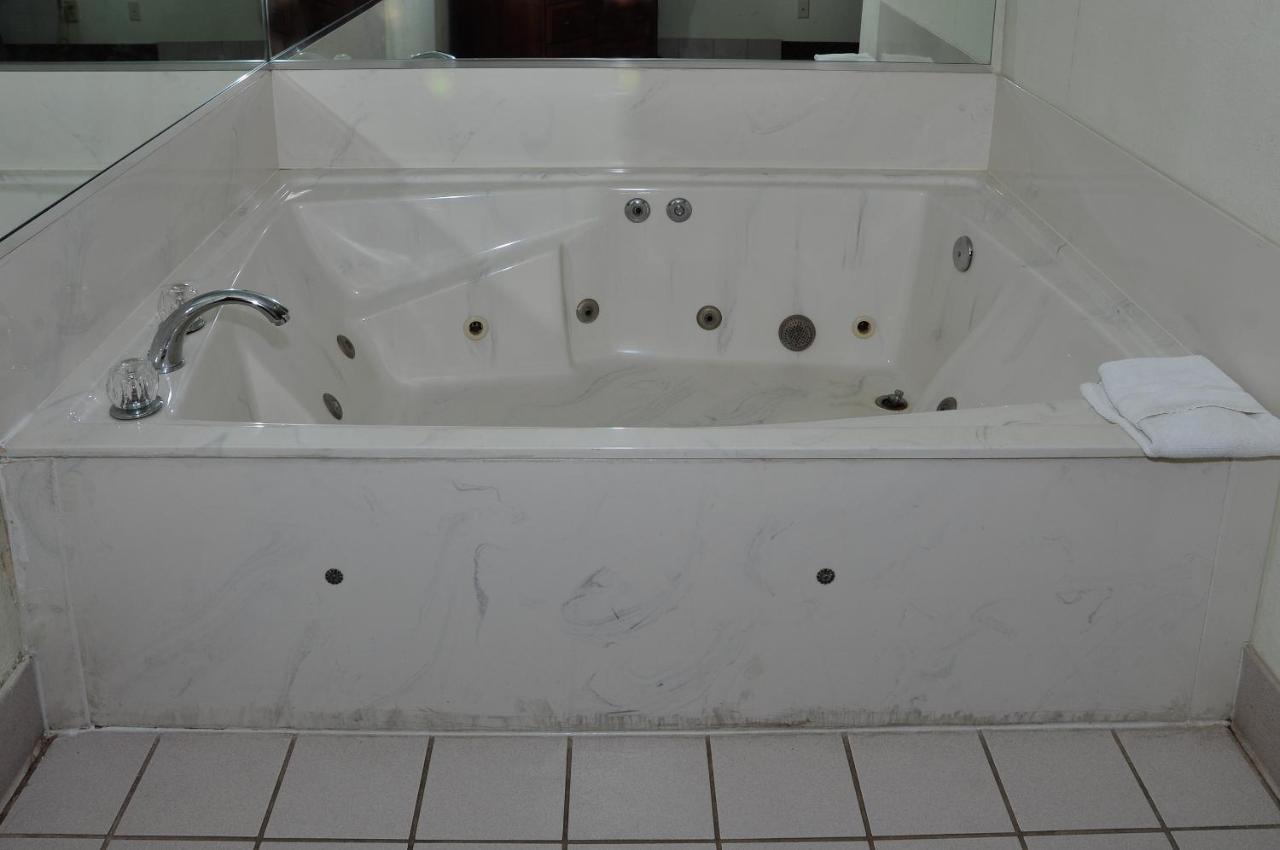 King Studio Suite - Non-Smoking at Days Inn & Suites by Wyndham Siler City
