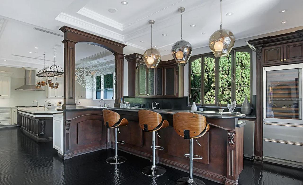 | Eclectic Beverly Hills Mansion