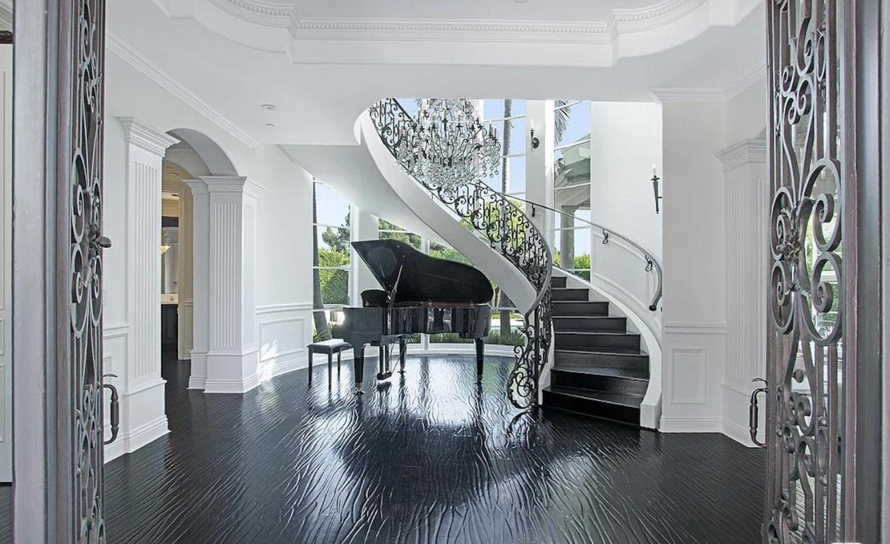 | Eclectic Beverly Hills Mansion