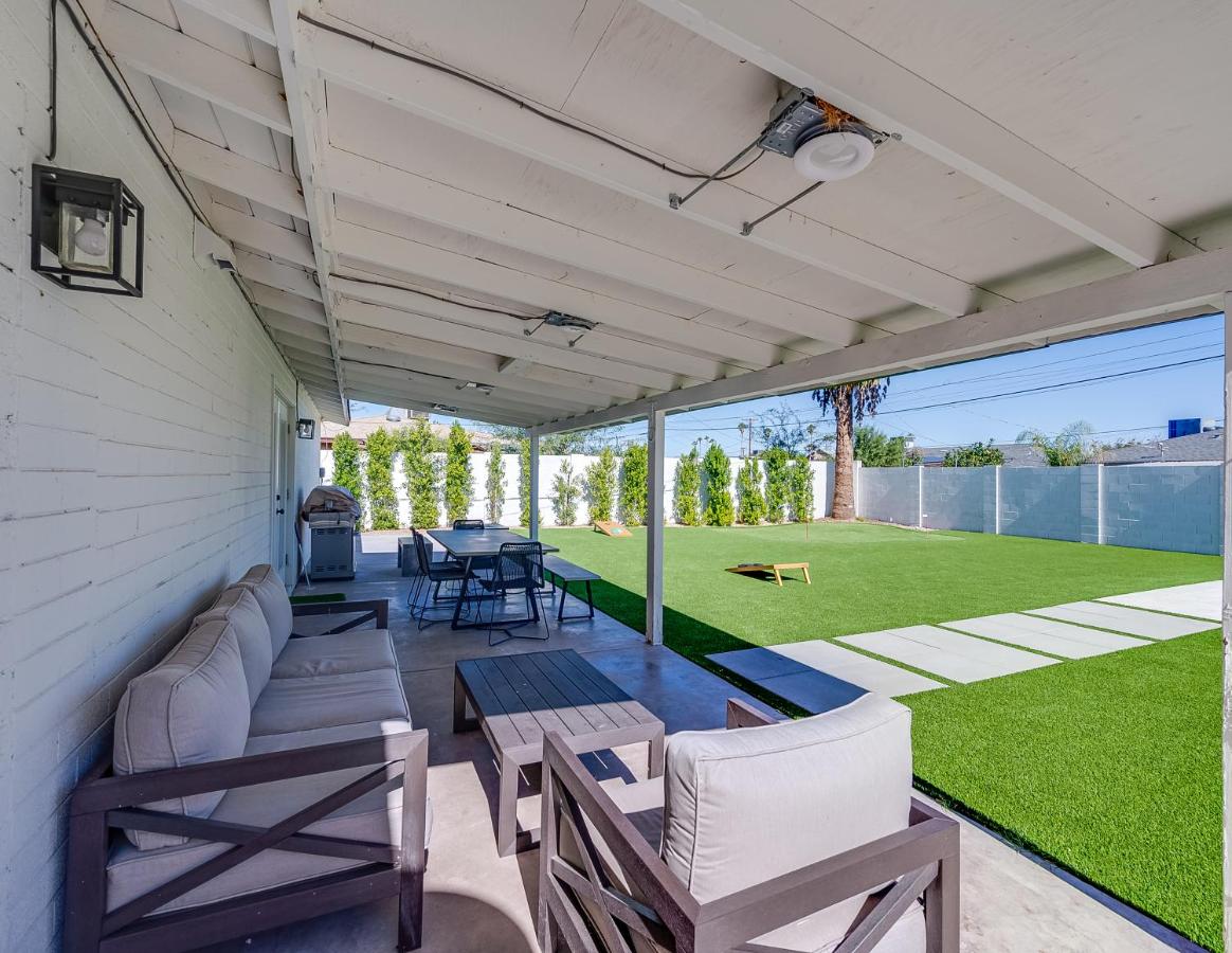  | Quiet Contemporary Deluxe Estate 4BD/3BA: Old Town Scottsdale