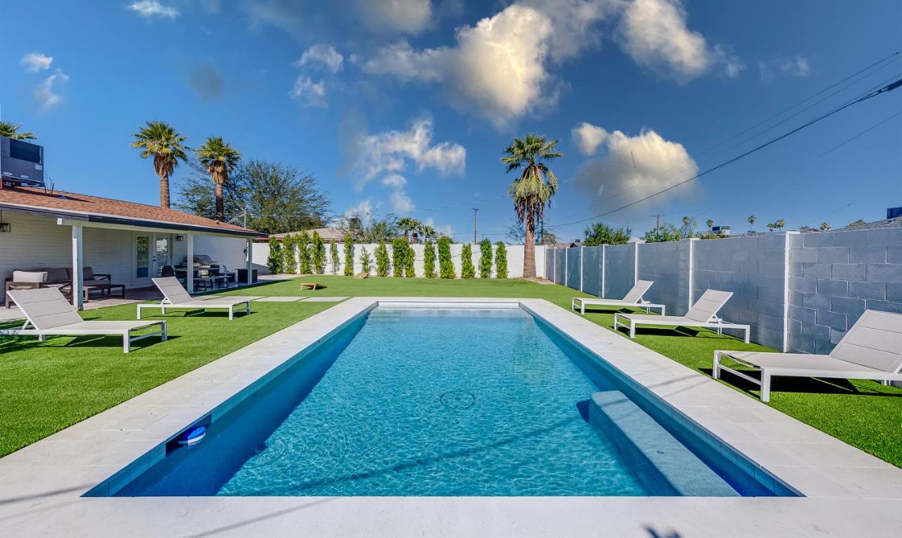  | Quiet Contemporary Deluxe Estate 4BD/3BA: Old Town Scottsdale