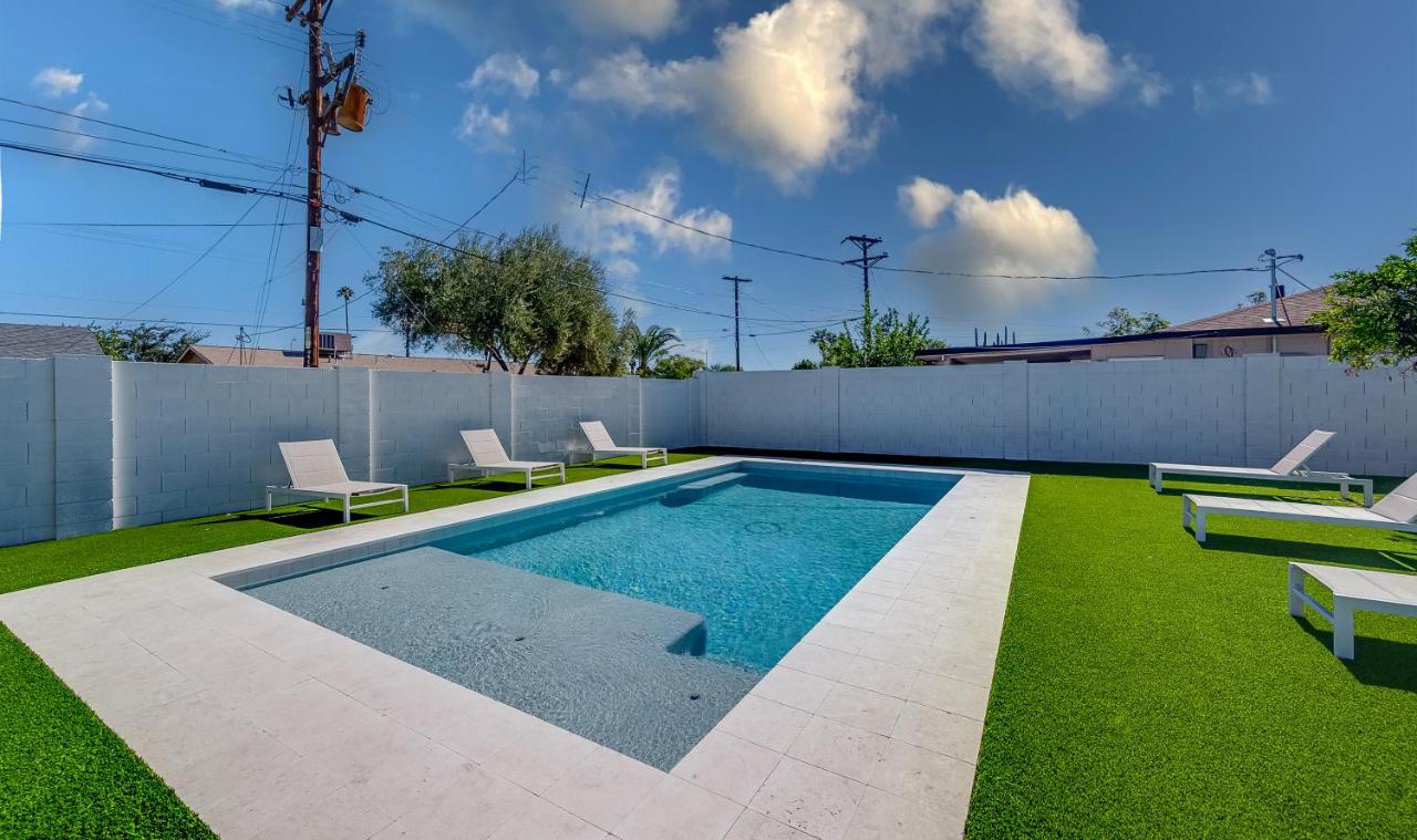  | Quiet Contemporary Deluxe Estate 4BD/3BA: Old Town Scottsdale