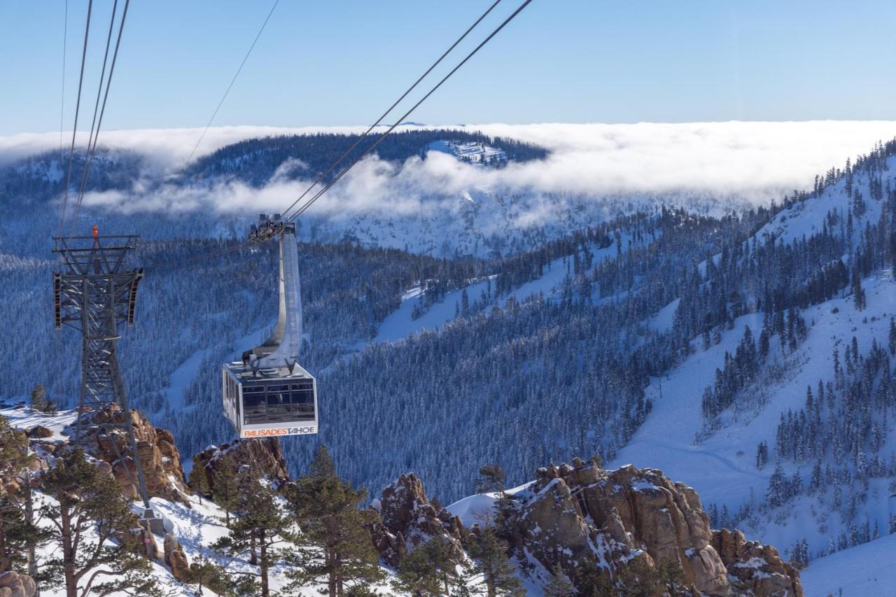 | Palisades Tahoe Lodge