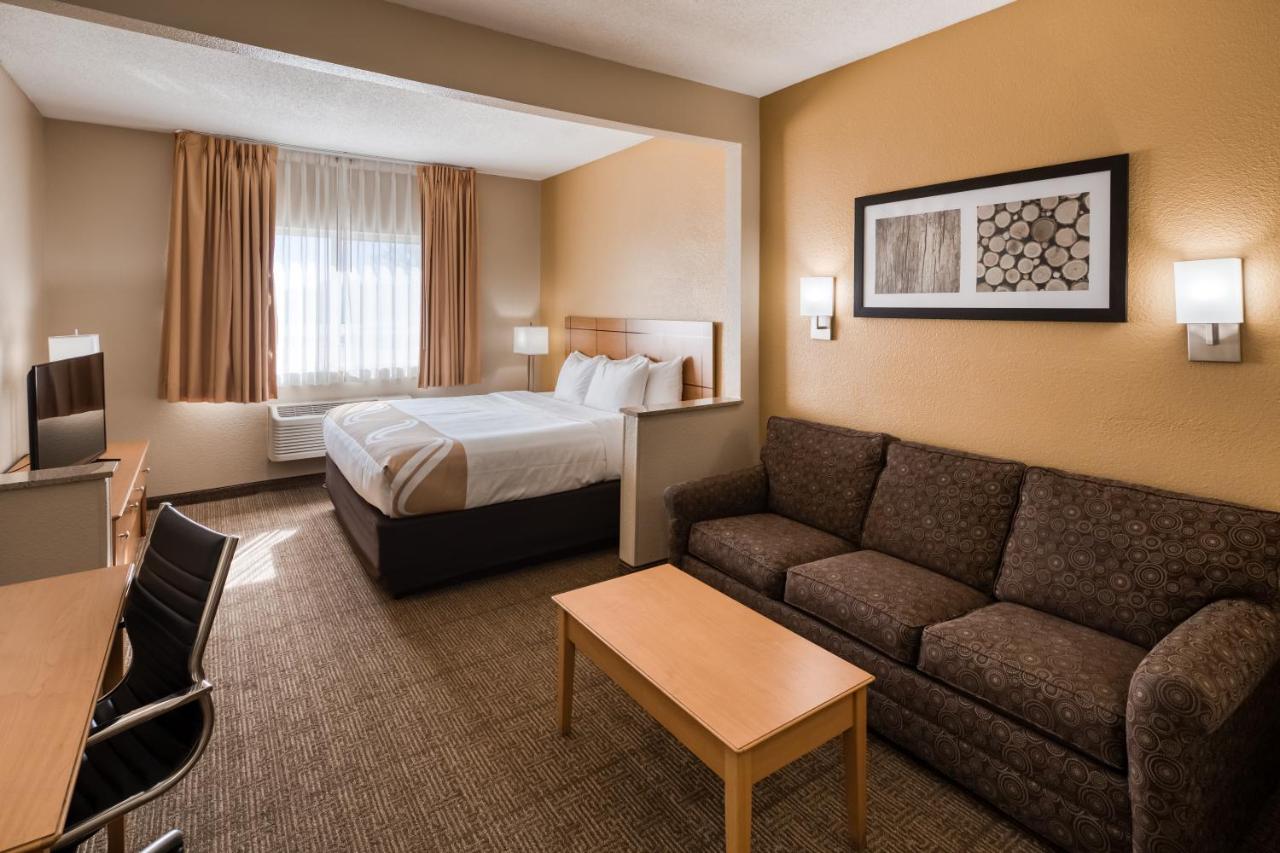 King Suite - Non-Smoking at Quality Inn and Suites Springfield Southwest near I-72