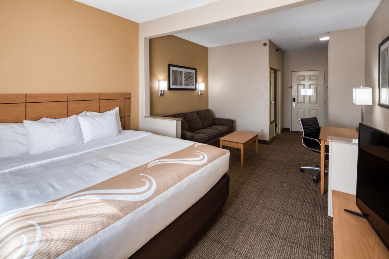 King Suite - Non-Smoking at Quality Inn and Suites Springfield Southwest near I-72