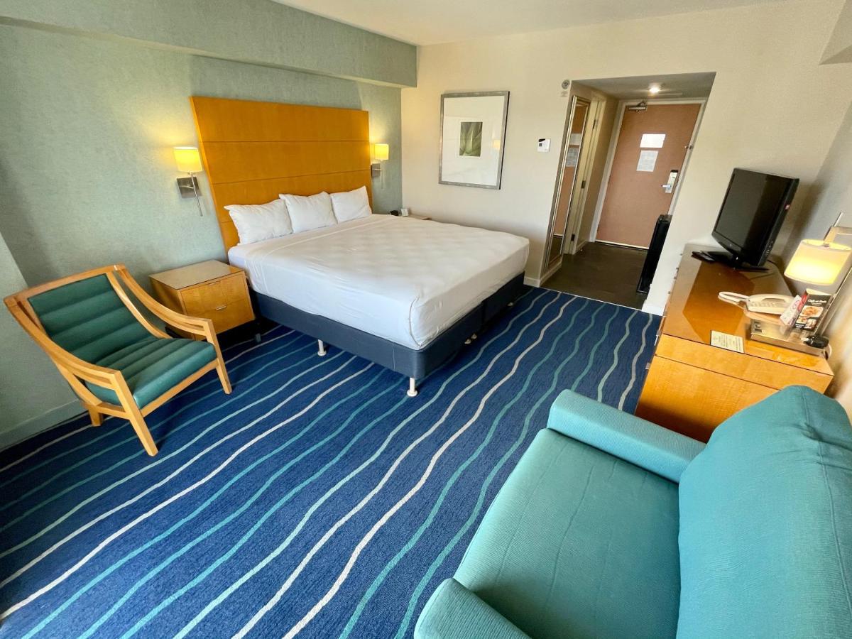 | Ala Moana Hotel 31st floor
