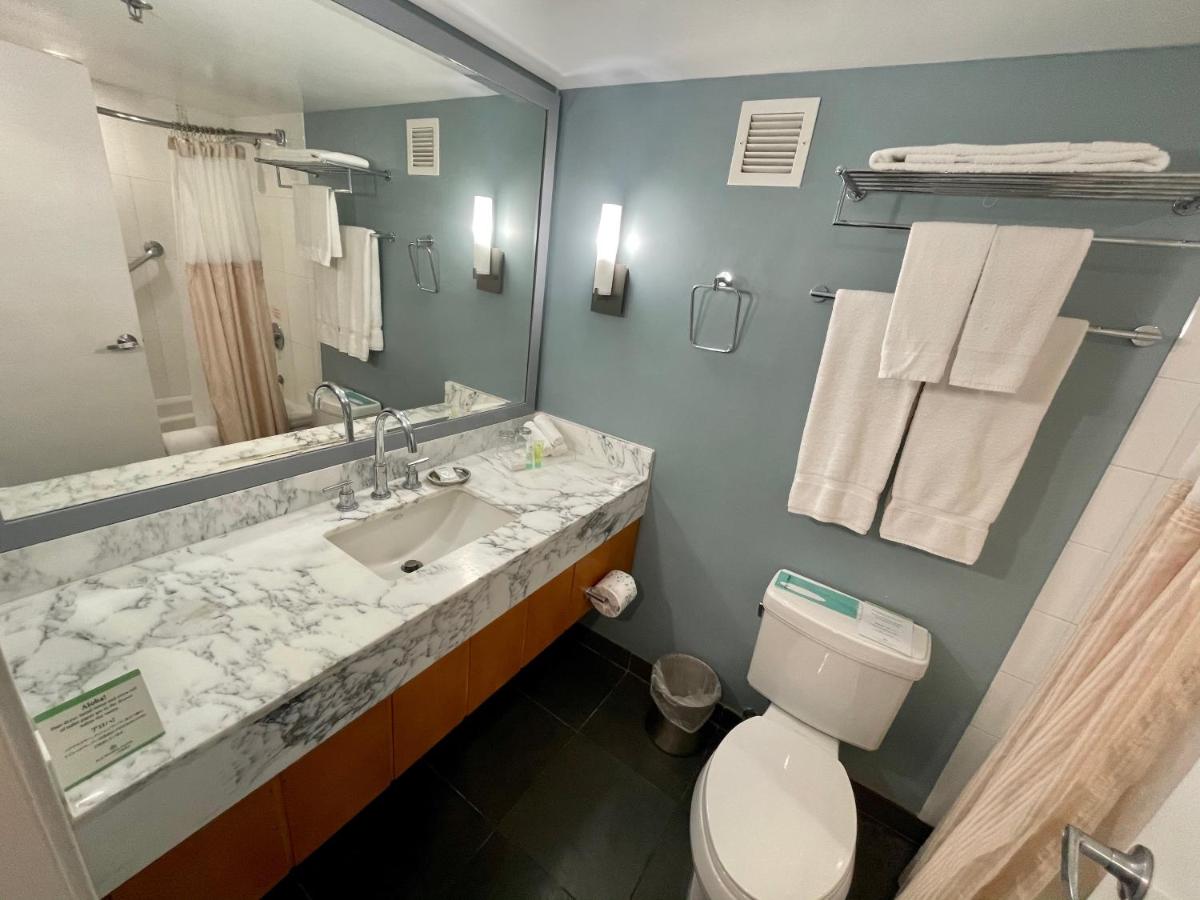 | Ala Moana Hotel 31st floor