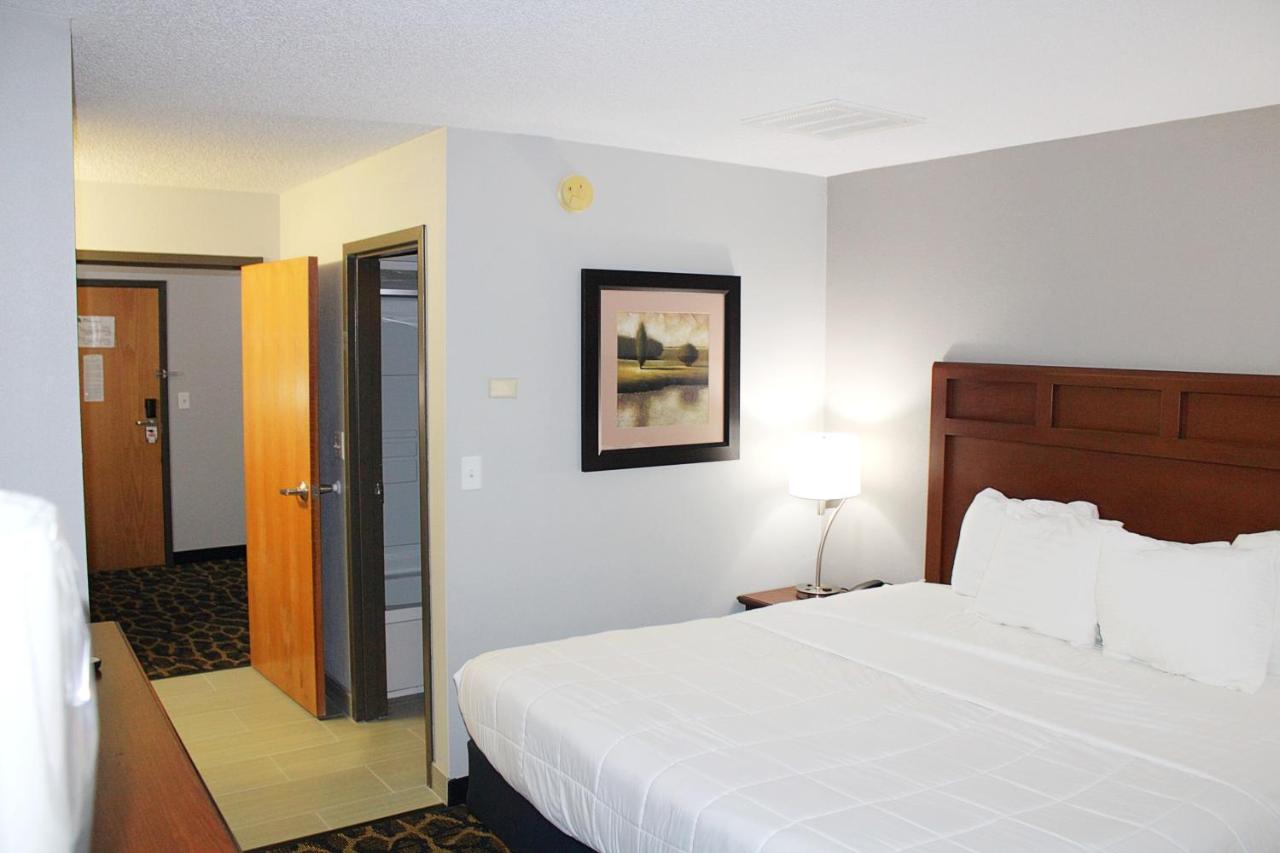 | Greenlight Inn & Suites St James