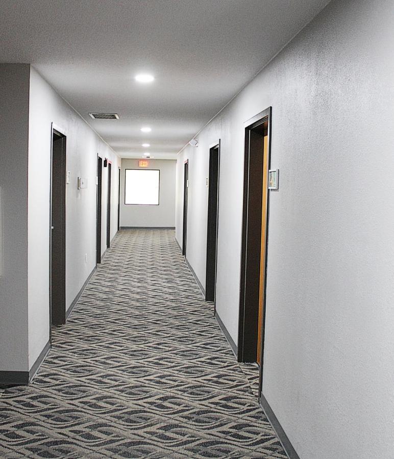 | Greenlight Inn & Suites St James