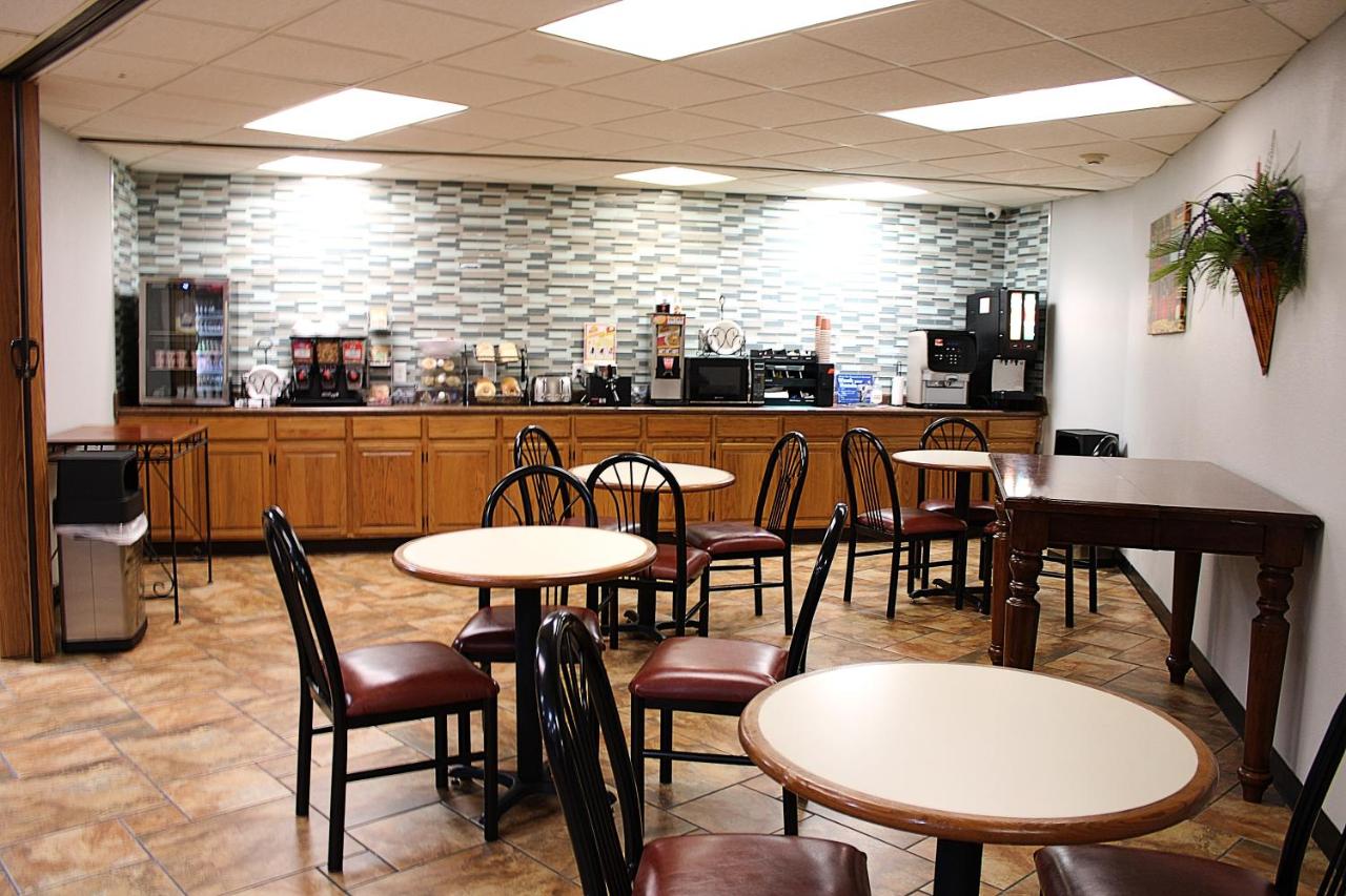 | Greenlight Inn & Suites St James