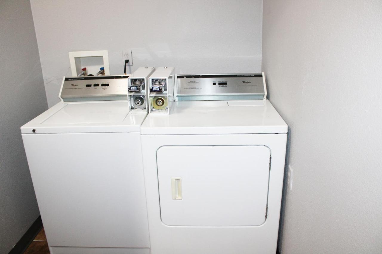 | Greenlight Inn & Suites St James