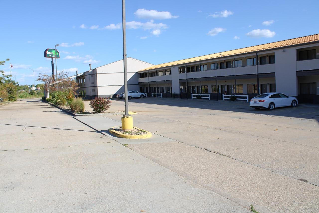 | Greenlight Inn & Suites St James