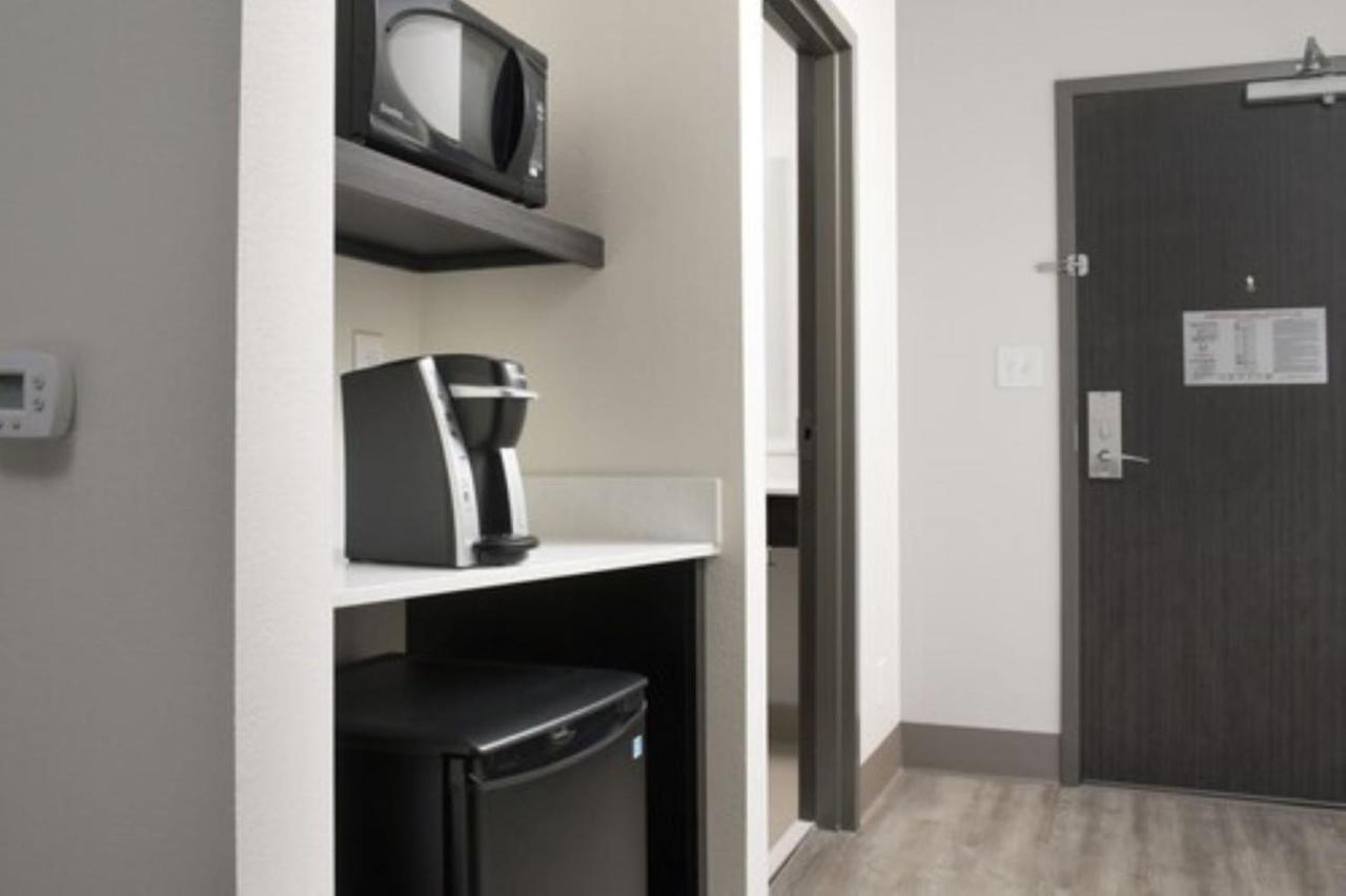 | Holiday Inn Express & Suites - North Brunswick, an IHG Hotel