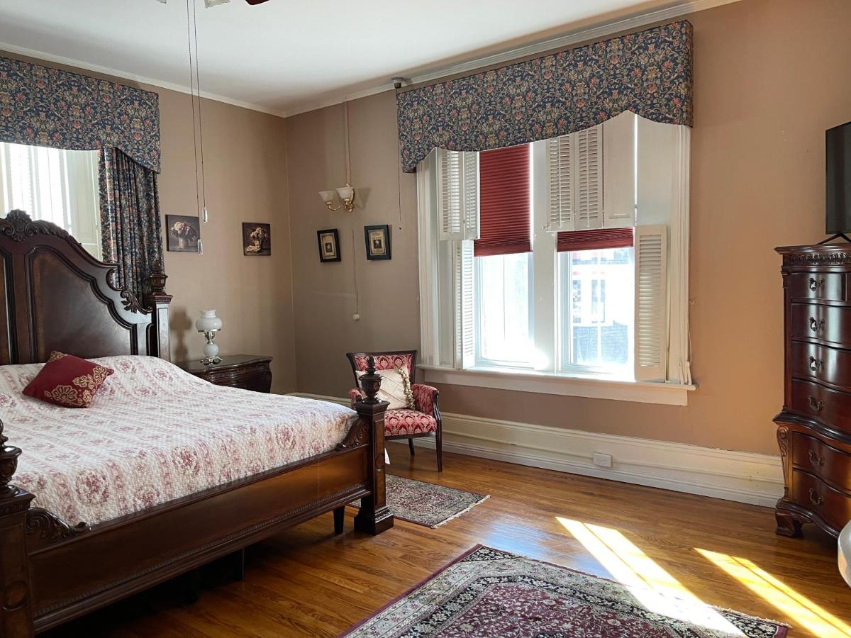 | Chez Lindsey Bed & Breakfast
