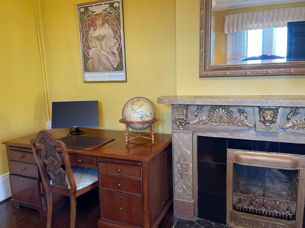 | Chez Lindsey Bed & Breakfast