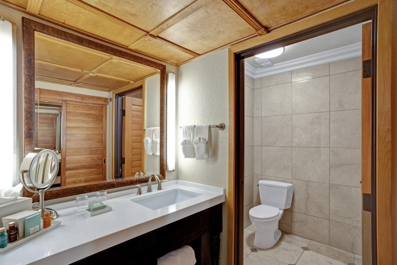 King Junior Suite at Pacific Terrace Hotel