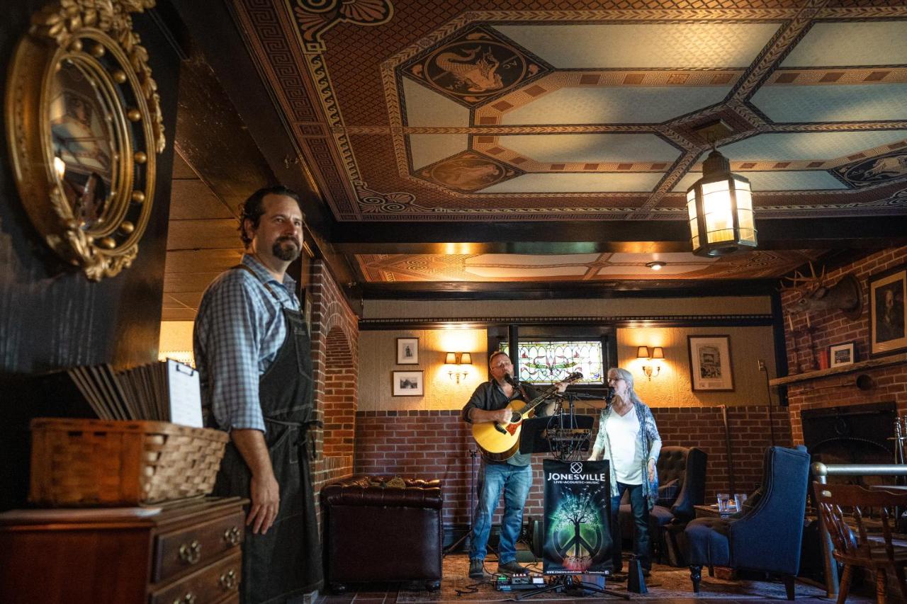 | Homeport Inn and Tavern