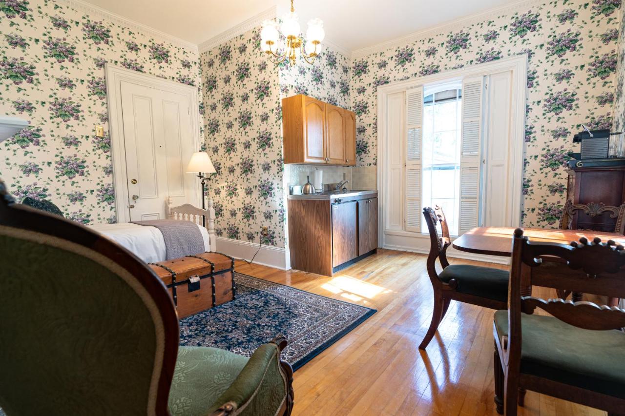 | Homeport Inn and Tavern