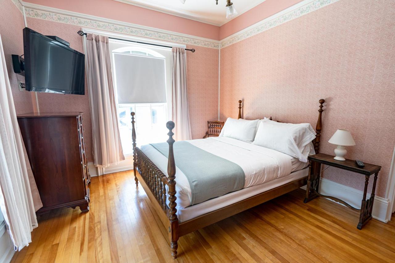 | Homeport Inn and Tavern