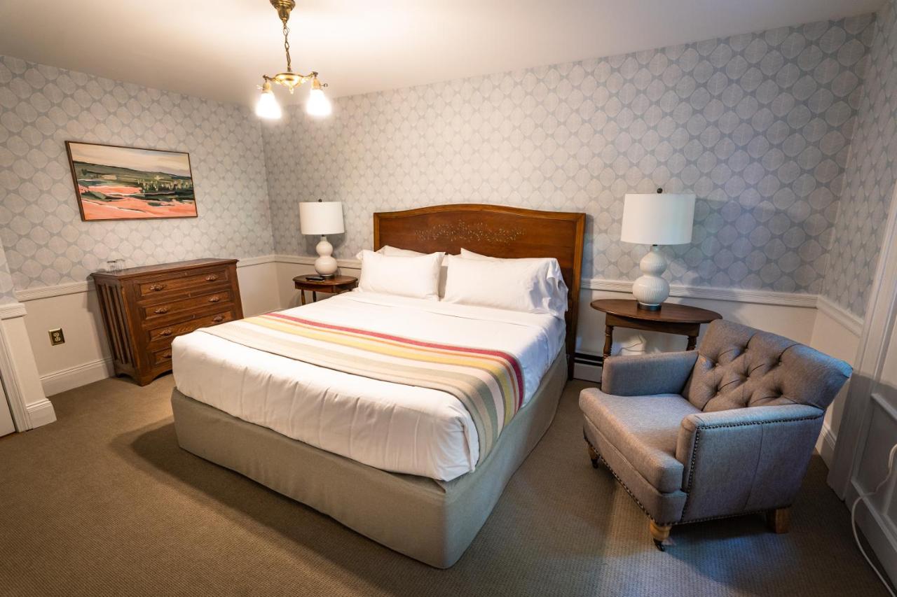 | Homeport Inn and Tavern