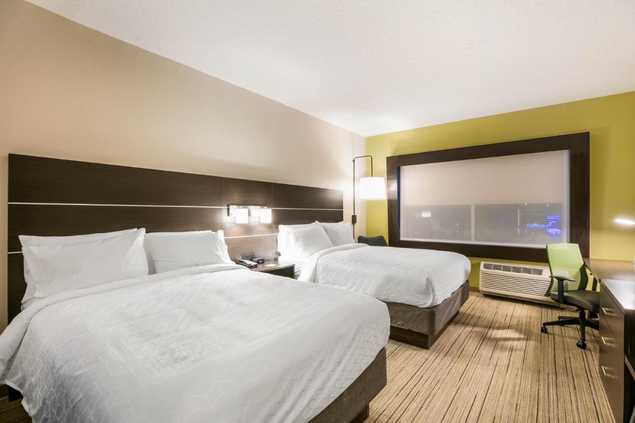 Queen Room with Two Queen Beds - Non-Smoking at Holiday Inn Express & Suites Jacksonville - Town Center by IHG
