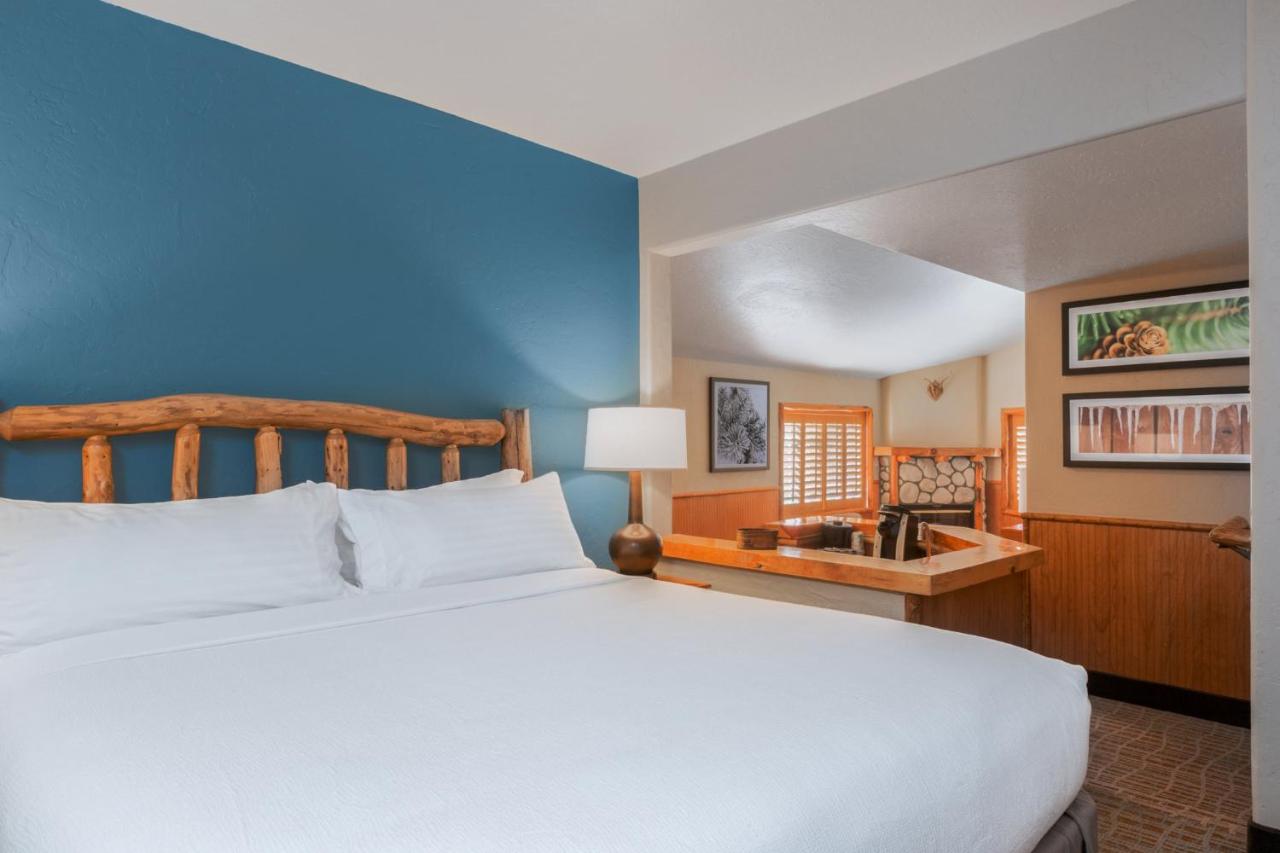 Executive Suite - Non-Smoking at Holiday Inn Resort The Lodge At Big Bear Lake by IHG