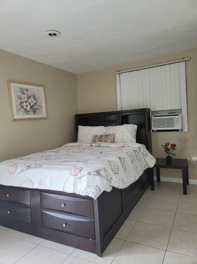  | Entire Guesthouse 5 mins to Siesta Key & downtown