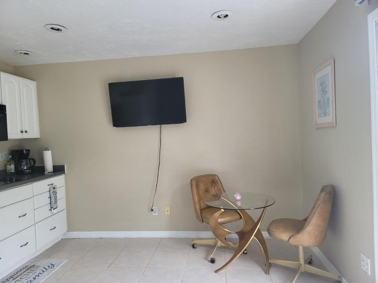  | Entire Guesthouse 5 mins to Siesta Key & downtown
