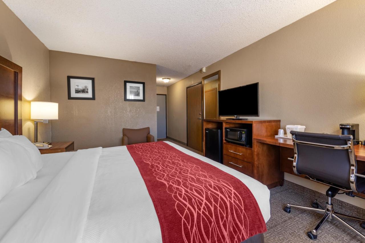 King Room - Accessible/Non-Smoking at Comfort Inn & Suites Hays I-70