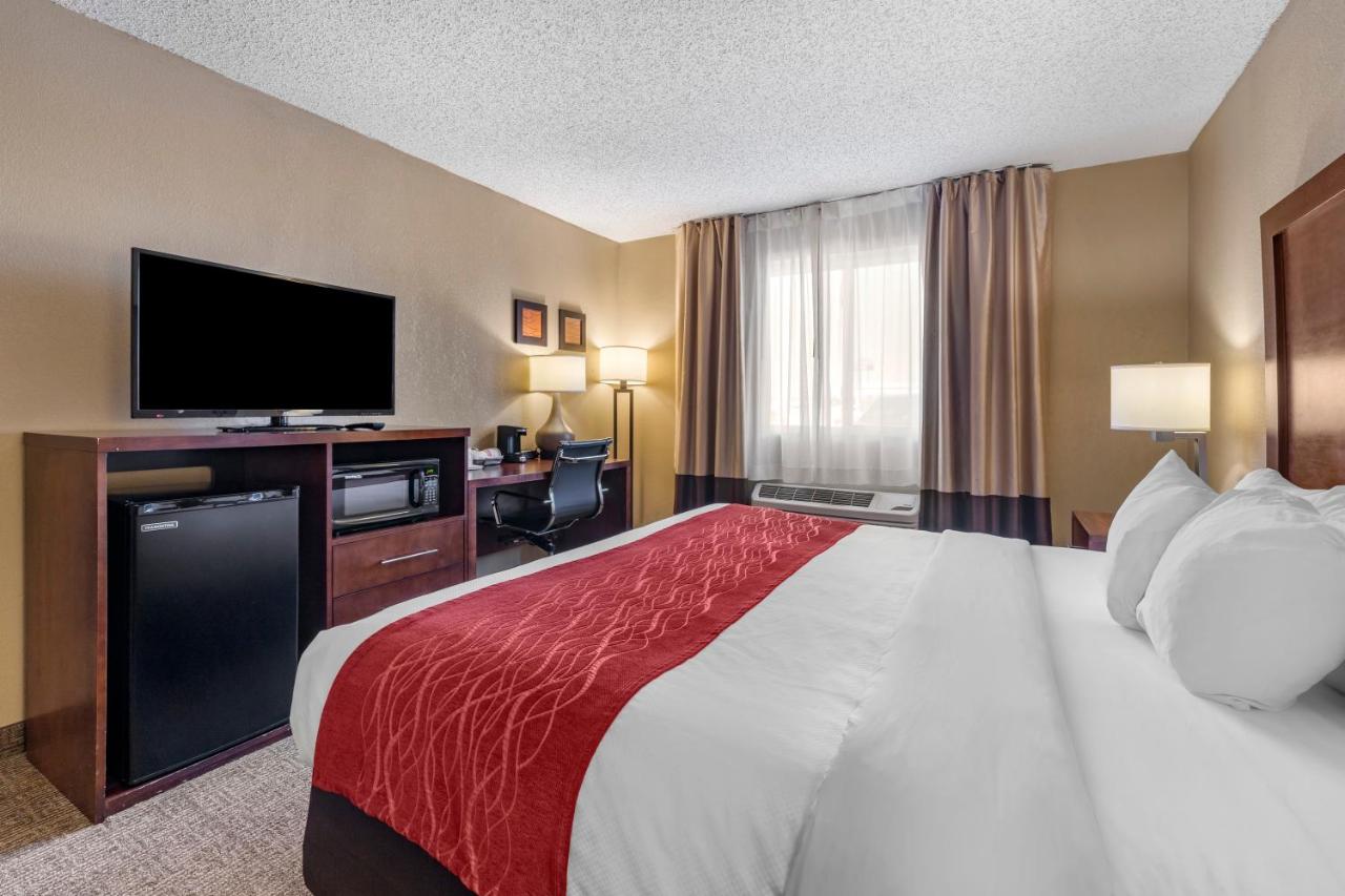 King Room - Accessible/Non-Smoking at Comfort Inn & Suites Hays I-70