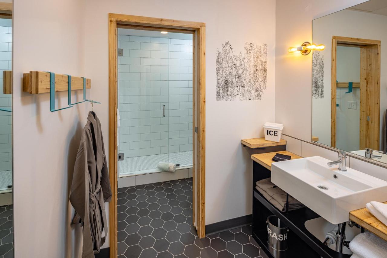Deluxe Queen Room at The Wren