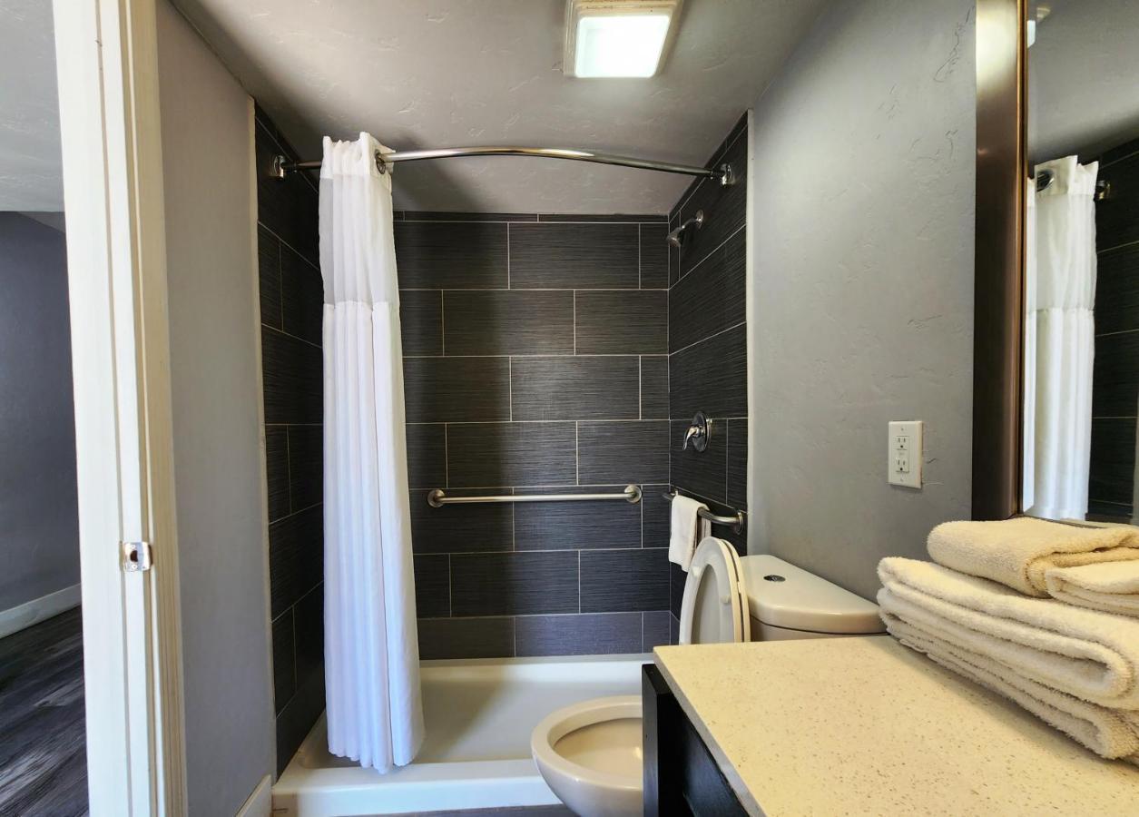 King Room - Disability Access/Non-Smoking at Red Lion Inn & Suites Tucson Downtown