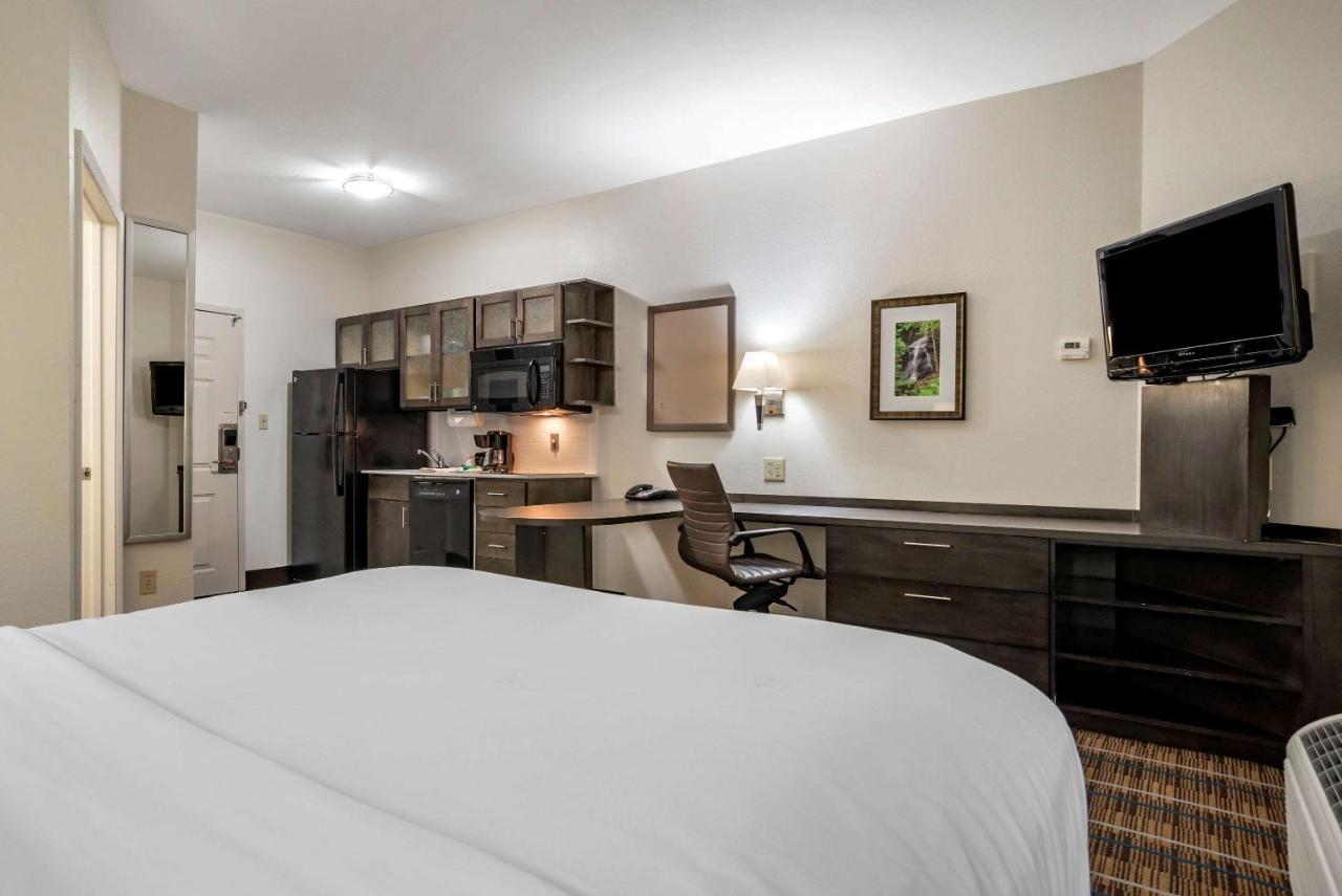 Standard Queen Room - Non Smoking at MainStay Suites Denham Springs - Baton Rouge East