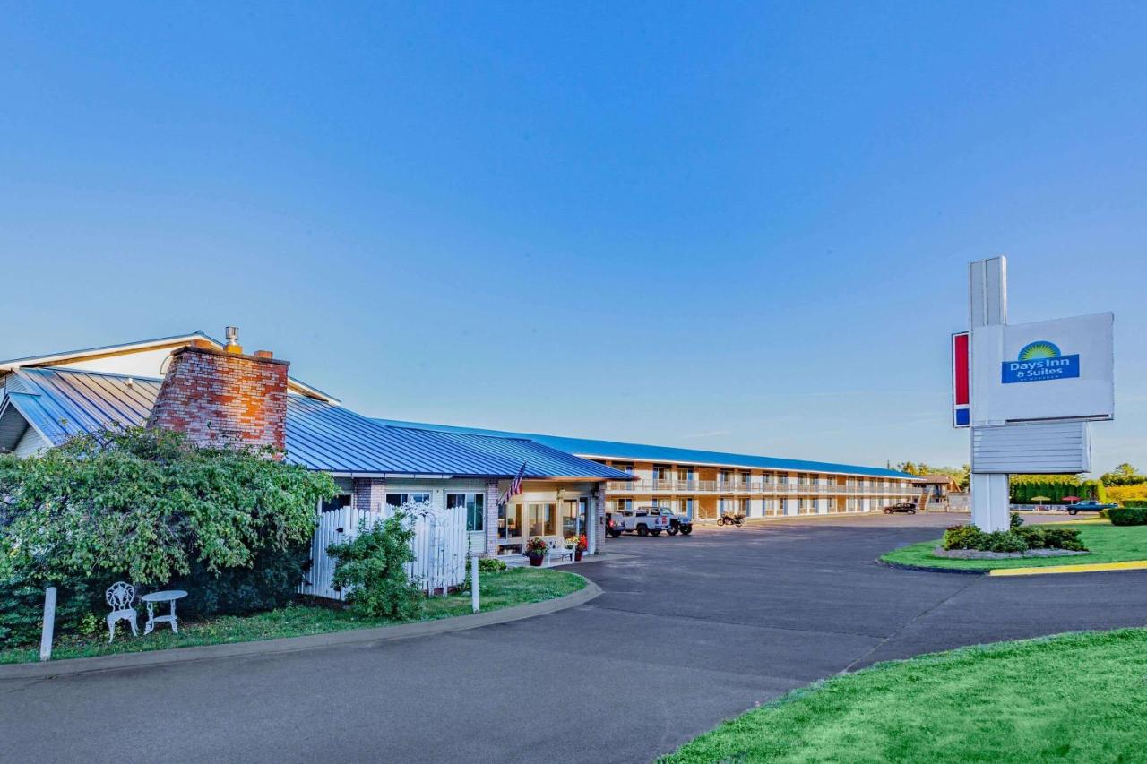  | Days Inn & Suites by Wyndham St. Ignace Lakefront