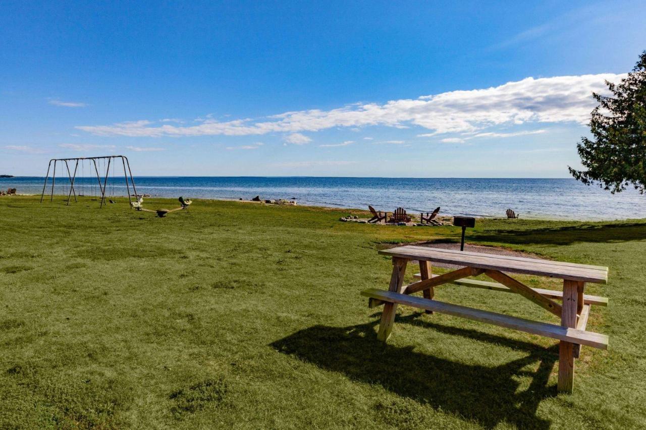  | Days Inn & Suites by Wyndham St. Ignace Lakefront