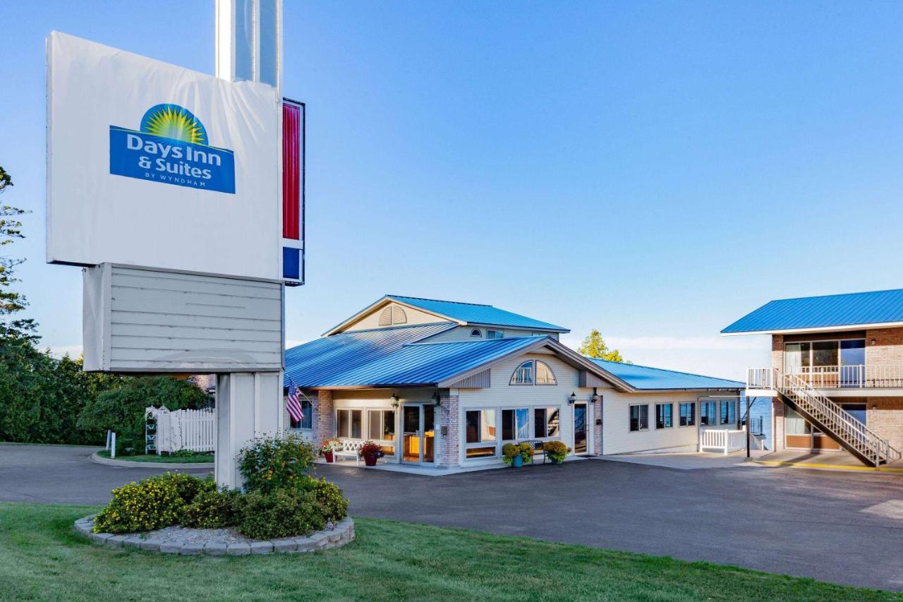  | Days Inn & Suites by Wyndham St. Ignace Lakefront