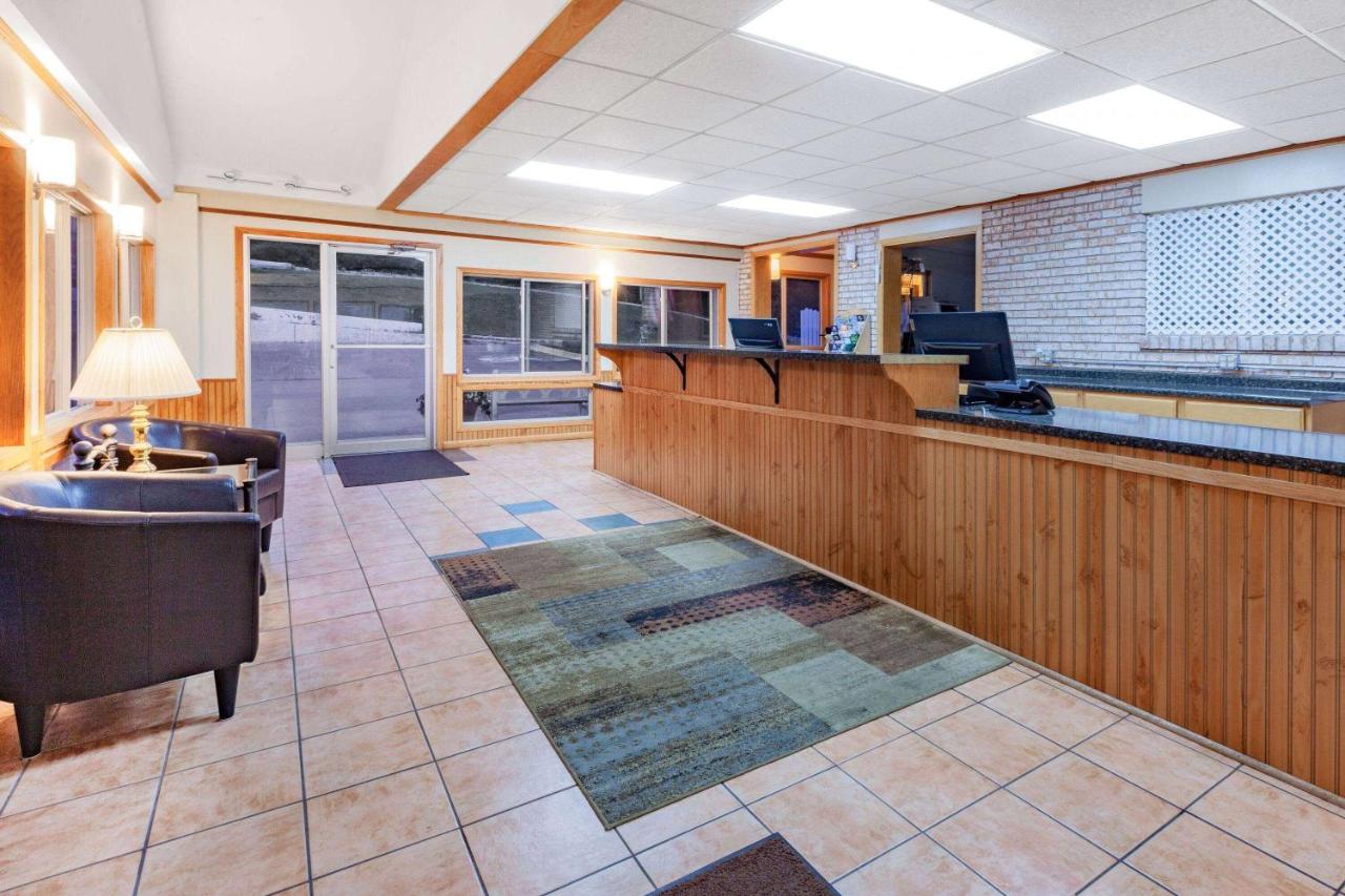  | Days Inn & Suites by Wyndham St. Ignace Lakefront