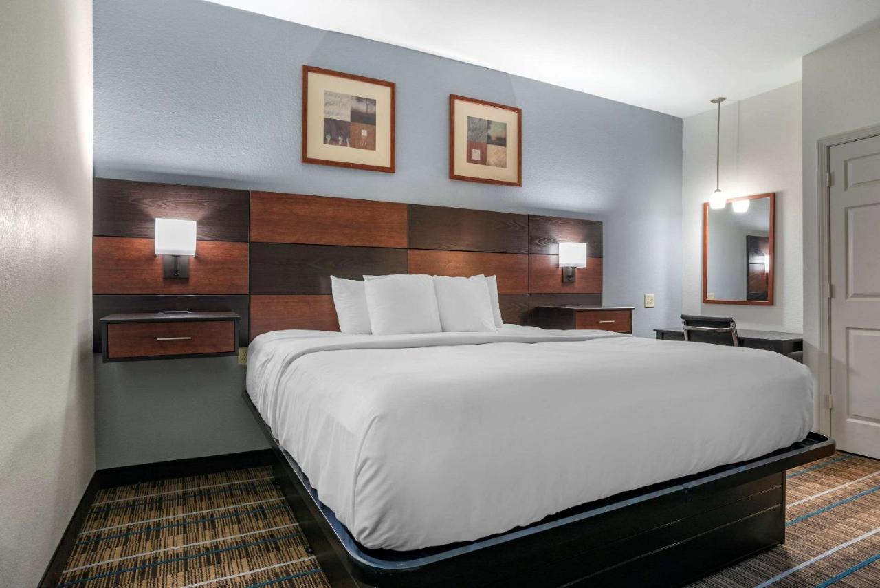 Efficiency King -Non Smoking at MainStay Suites Denham Springs - Baton Rouge East