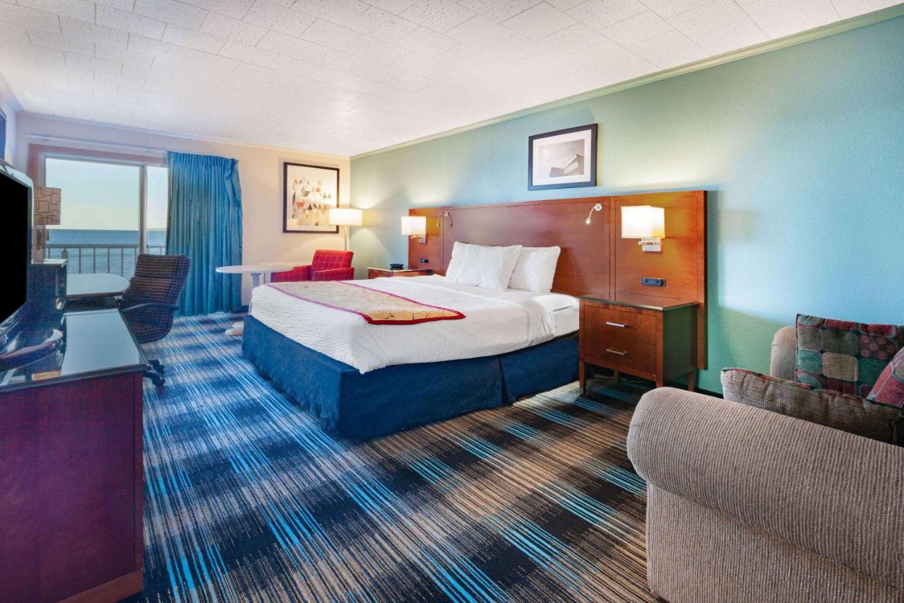  | Days Inn & Suites by Wyndham St. Ignace Lakefront