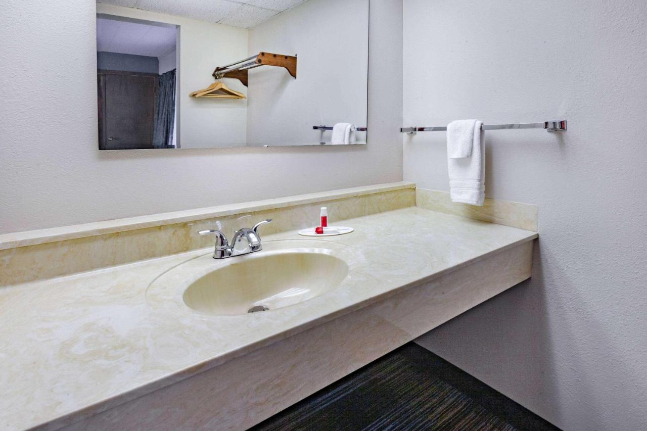  | Days Inn & Suites by Wyndham St. Ignace Lakefront