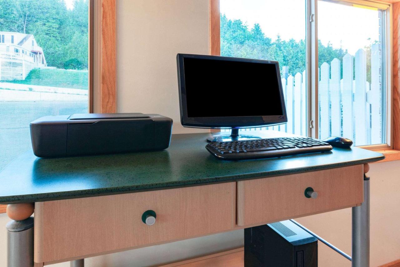  | Days Inn & Suites by Wyndham St. Ignace Lakefront