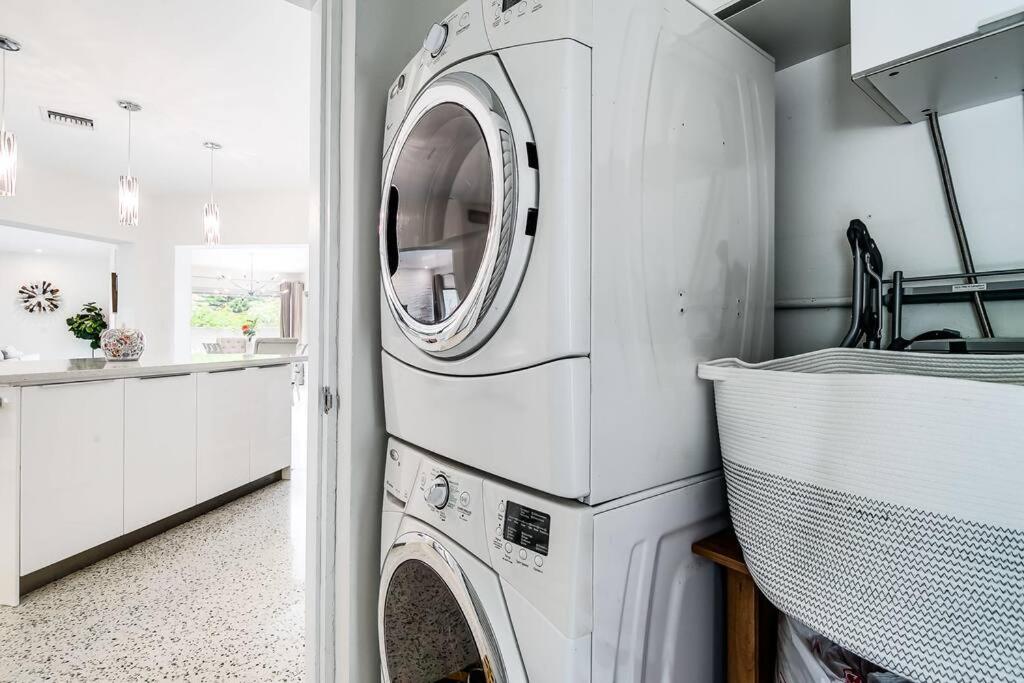| *Victoria Park Pool Home- close to beach/Las Olas*