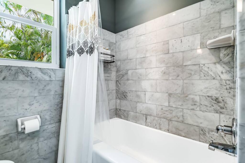 | *Victoria Park Pool Home- close to beach/Las Olas*
